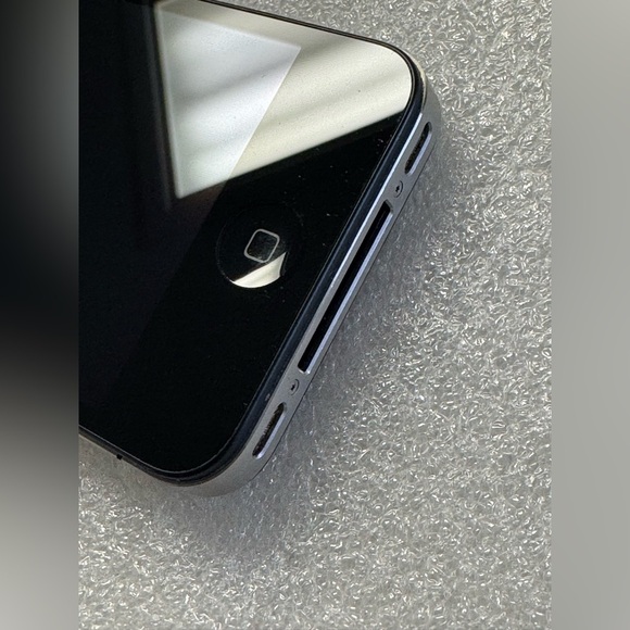 Apple iPhone 4S - Black, 16GB, Excellent Condition!! (Verizon, see listing) - Picture 7 of 10